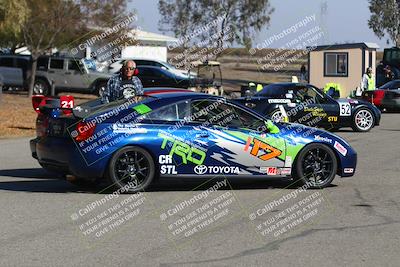 media/Nov-17-2024-CalClub SCCA (Sun) [[5252d9c58e]]/Around the Pits/